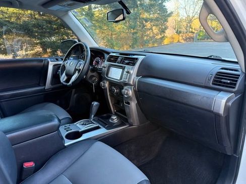 Used 2015 Toyota 4Runner SR5 Premium image 11