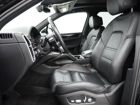 Used 2019 Porsche Cayenne image 4