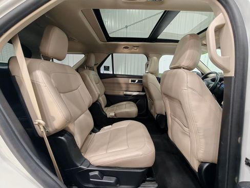 Used 2021 Ford Explorer XLT w/ Equipment Group 202A image 26