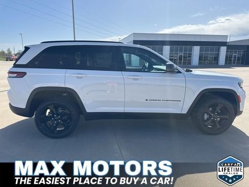 Used 2024 Jeep Grand Cherokee Limited w/ Luxury Tech Group II AWD/4WD image 8