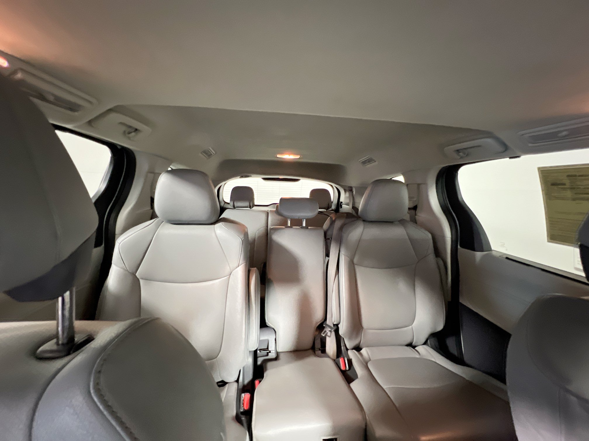 Used 2022 Toyota Sienna XLE FWD image 33