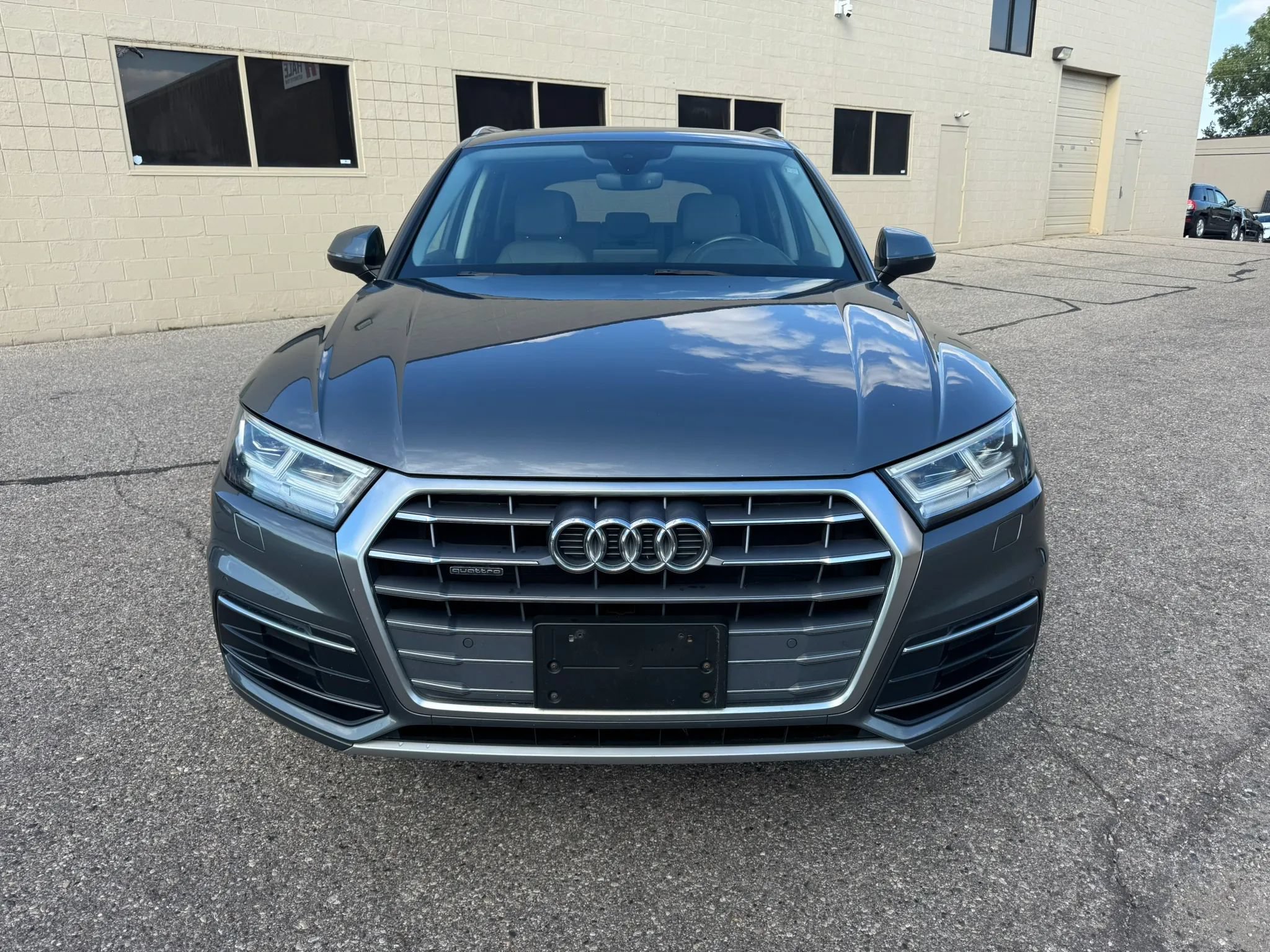 Used 2019 Audi Q5 2.0T Premium Plus w/ Premium Plus Package AWD/4WD image 2