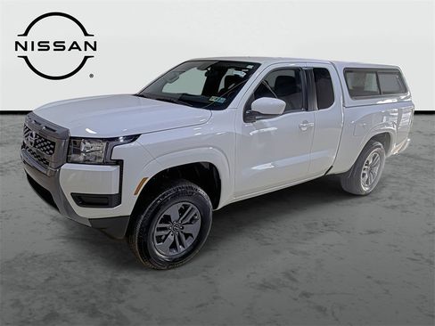 Used 2025 Nissan Frontier SV image 1