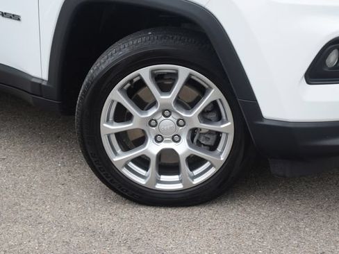 Used 2023 Jeep Compass Latitude AWD/4WD image 29