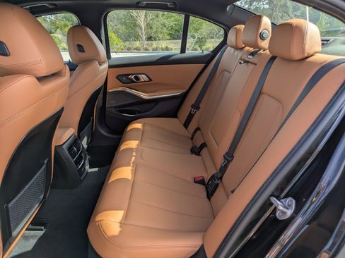 Used 2023 BMW 330i Sedan w/ Premium Package image 15