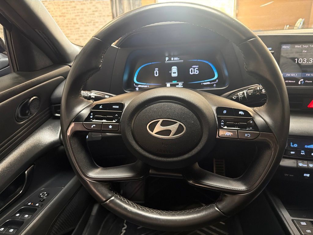 Certified 2025 Hyundai Elantra Sport FWD image 18