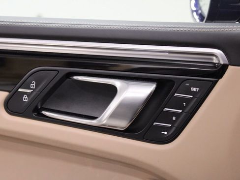 Certified 2026 Porsche Macan AWD/4WD image 19