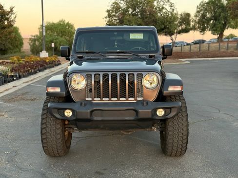 Used 2020 Jeep Gladiator Sport image 3
