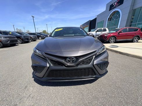Used 2022 Toyota Camry SE image 2