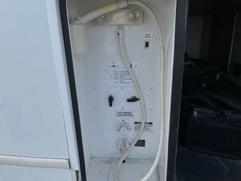 Used 2013 Ford E-450 and Econoline 450 Super Duty w/ Motorhome Prep Pkg image 18