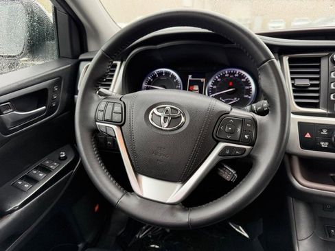 Used 2019 Toyota Highlander Limited image 13