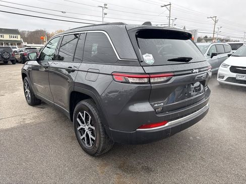 Certified 2024 Jeep Grand Cherokee Limited image 3