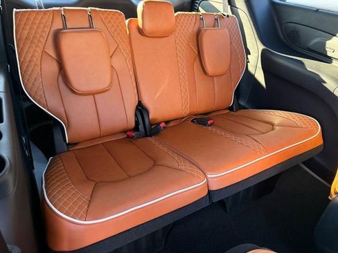 New 2026 Chrysler Pacifica Pinnacle image 4