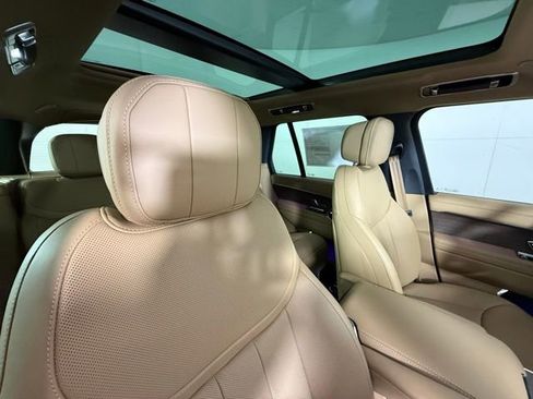 New 2025 Land Rover Range Rover SE image 33