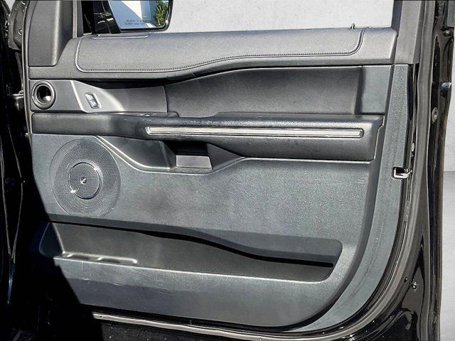 Used 2018 Ford Expedition XLT w/ Equipment Group 202A RWD image 15