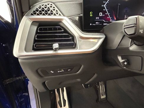 Used 2025 BMW X5 M60i w/ Parking Assistance Package image 27