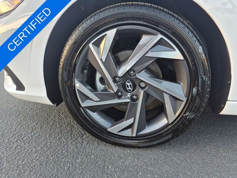 Used 2025 Hyundai Elantra SEL image 9