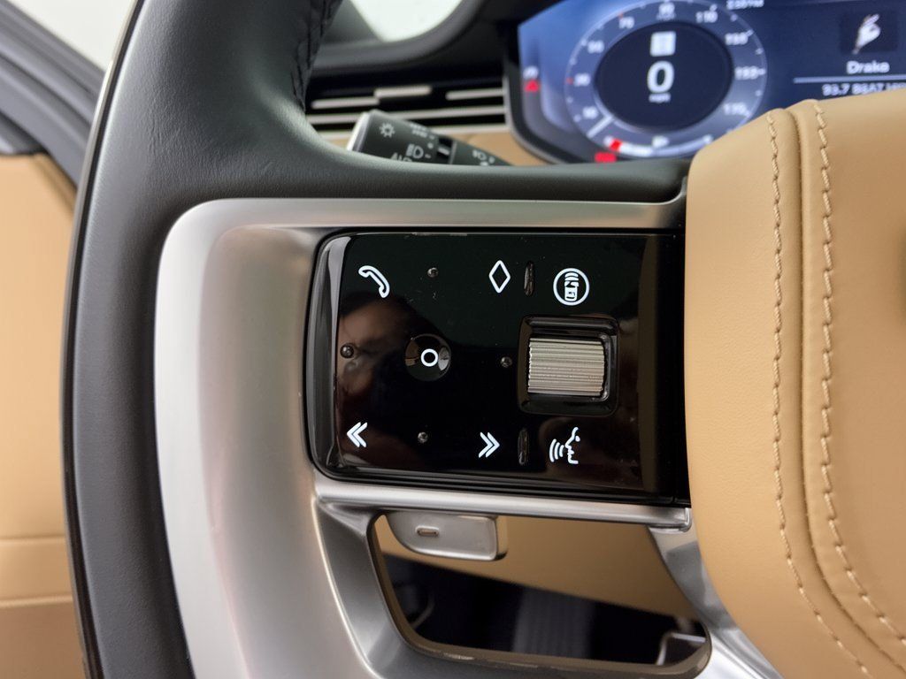 Used 2024 Land Rover Range Rover SE AWD/4WD image 18