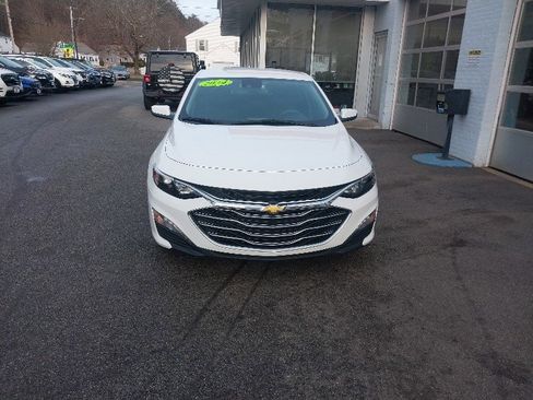Used 2024 Chevrolet Malibu LT image 3
