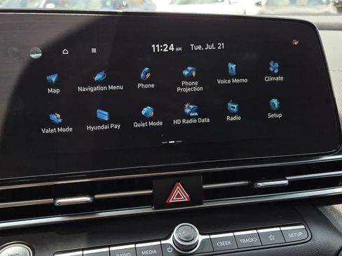 Used 2025 Hyundai Elantra SEL FWD image 12