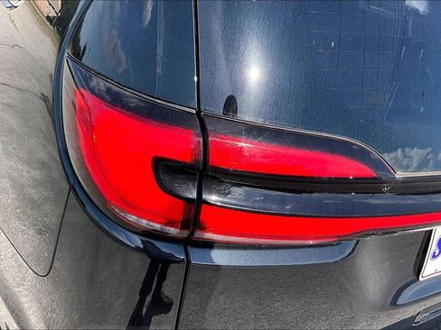 Used 2023 Chrysler Pacifica Touring-L FWD image 22