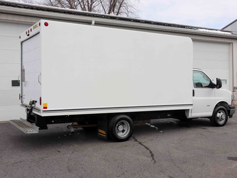 Used 2024 Chevrolet Express 3500 w/ Power Convenience Package image 3