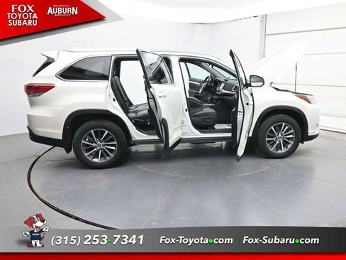 Used 2019 Toyota Highlander XLE AWD/4WD image 39