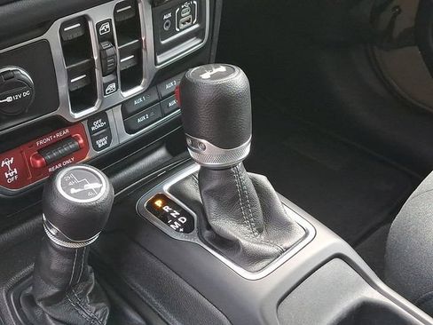 Used 2026 Jeep Wrangler Unlimited Rubicon AWD/4WD image 15