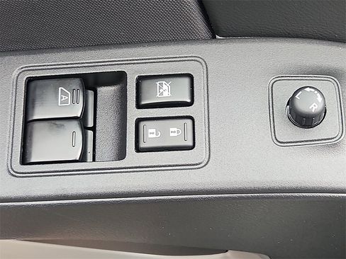 Certified 2024 Nissan Frontier SV image 26