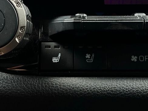 Used 2022 Toyota Tundra Limited w/ Power Package image 32