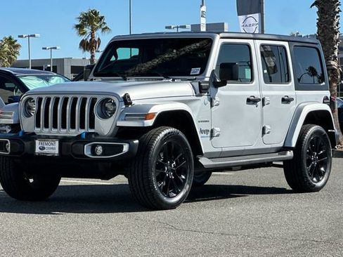 Used 2023 Jeep Wrangler Unlimited Sahara w/ Cold Weather Group AWD/4WD image 8