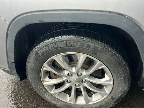 Used 2019 Jeep Cherokee Latitude Plus image 31