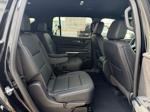 New 2026 Chevrolet Traverse LT image 8