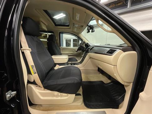 Used 2007 Cadillac Escalade AWD w/ Information Package image 29