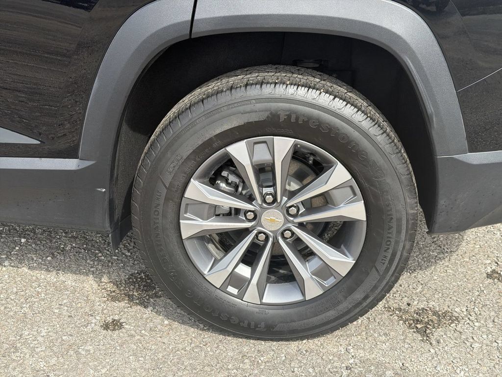 Used 2026 Chevrolet Equinox LT FWD image 32