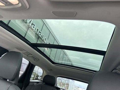 Certified 2025 Volvo XC60 B5 Plus image 27