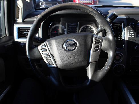 Used 2016 Nissan Titan SL image 9