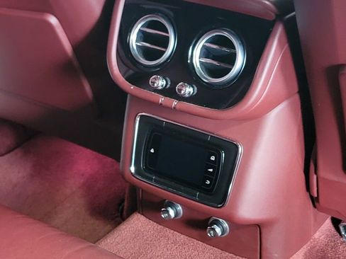 Used 2020 Bentley Bentayga image 22