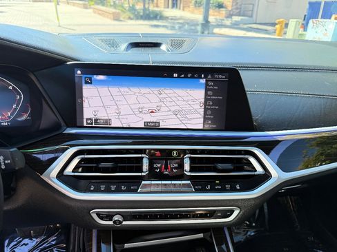 Used 2021 BMW X7 M50i image 28