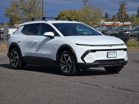 New 2026 Chevrolet Equinox EV LT image 9