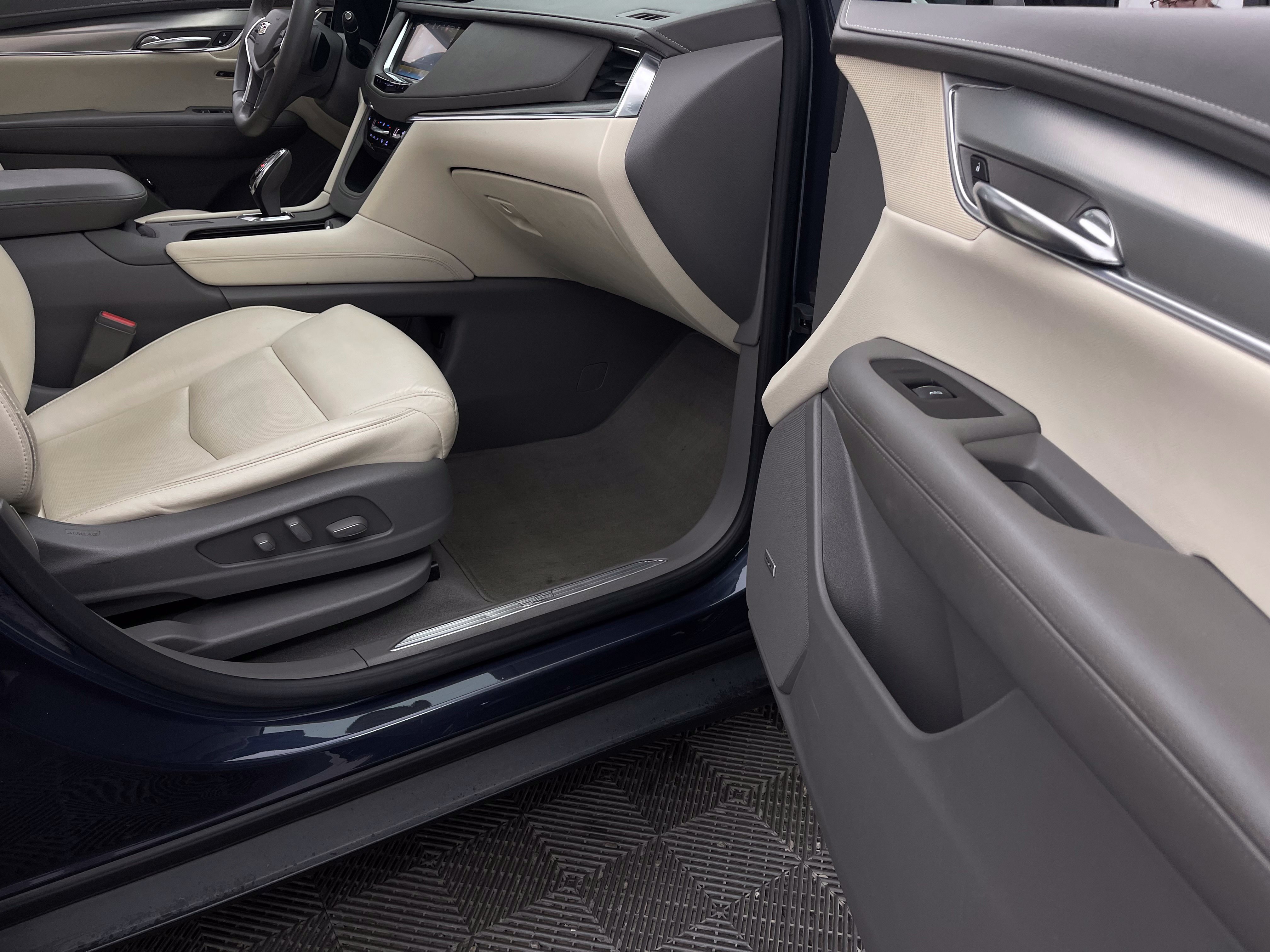Used 2018 Cadillac XT5 Luxury FWD image 33