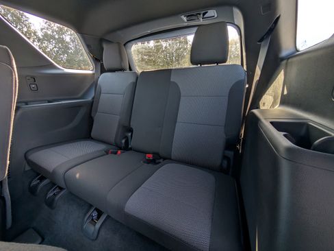 Used 2023 Chevrolet Traverse LT image 40