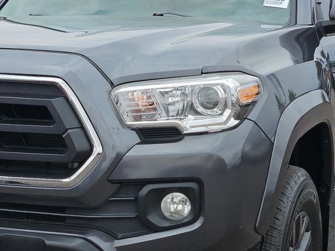 Used 2022 Toyota Tacoma SR5 RWD image 19