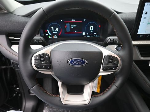 New 2025 Ford Explorer Active image 30