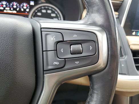 Used 2021 Chevrolet Suburban Premier w/ Premium Package image 15