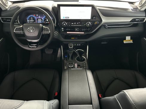 New 2026 Toyota Highlander Limited image 12