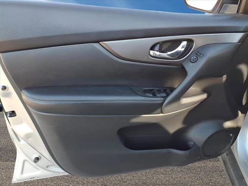 Used 2015 Nissan Rogue S image 8