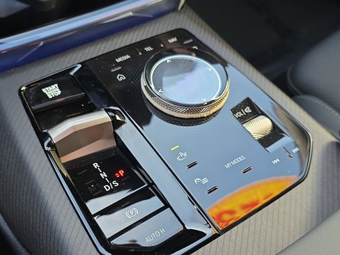 Used 2025 BMW X3 xDrive30i w/ Premium Package image 27