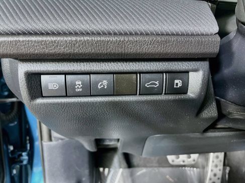 Used 2025 Toyota Camry SE FWD image 13
