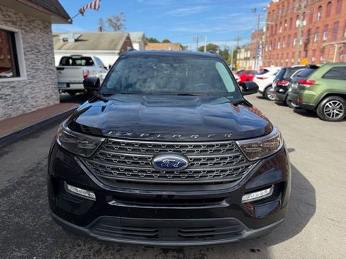 Used 2022 Ford Explorer XLT w/ Equipment Group 202A AWD/4WD image 2